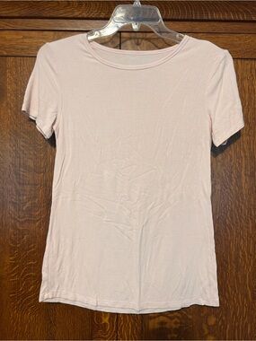 Light pink ribbed Kindred Bravely short sleeve M